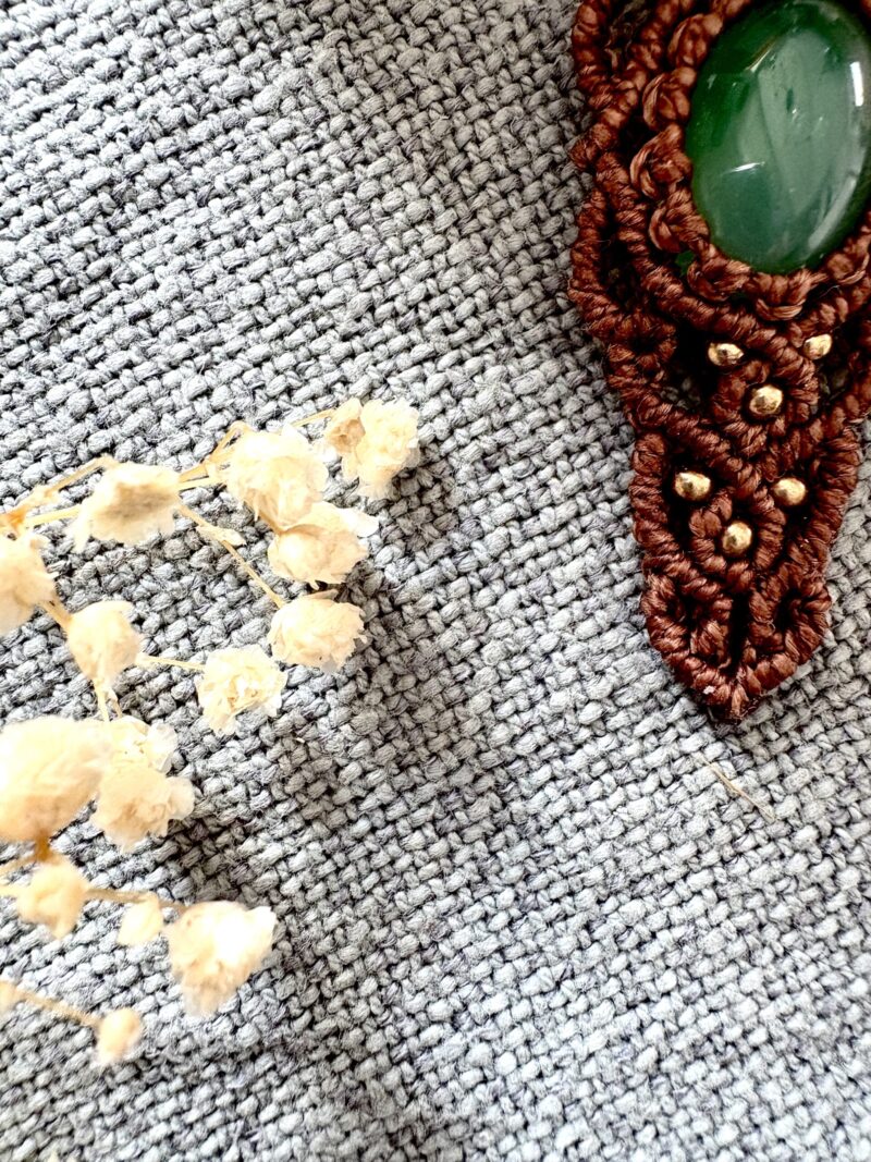 Boucles d’oreilles en macramé artisanal avec agate verte naturelle