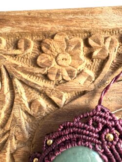 Talisman bordeaux en macramé avec aventurine verte