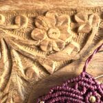 Talisman bordeaux en macramé avec aventurine verte