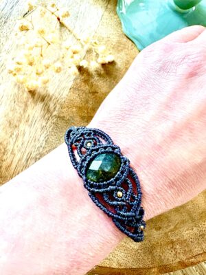 Bracelet en macramé noir avec labradorite facettée