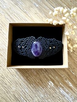 Manchette macramé noir avec améthyste