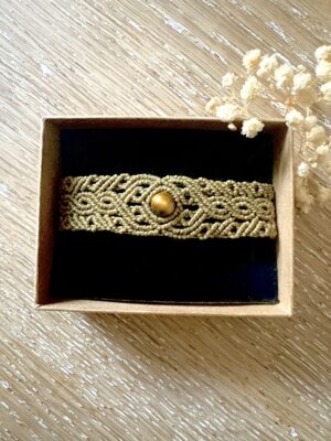 Manchette macramé kaki avec perle œil de tigre