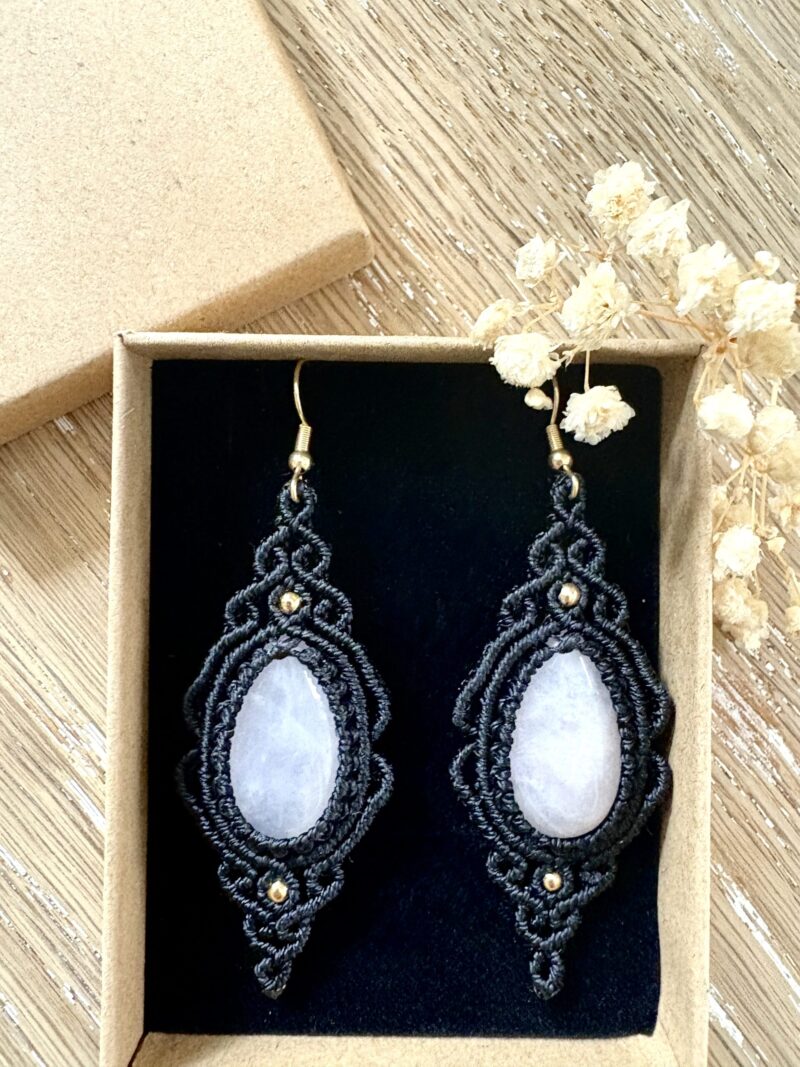 Boucles d’oreilles quartz rose macramé faites main