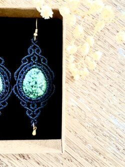 Boucles d’oreilles rubis zoïsite macramé fait main