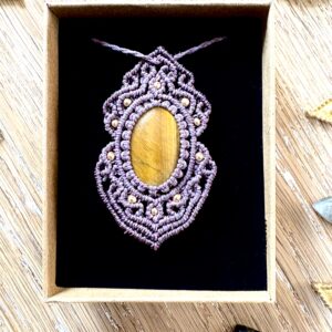 Talisman lilas et oeil de tigre.