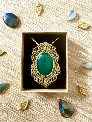Talisman agate verte, fil vert.
