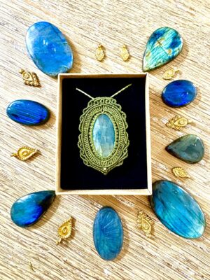 Talisman labradorite facettée.