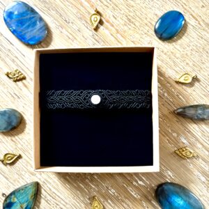 Ras de cou dentelle noir et perle de quartz rose.