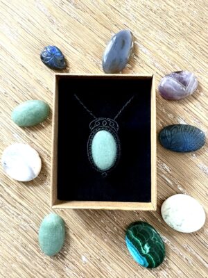 Médaillon aventurine verte.