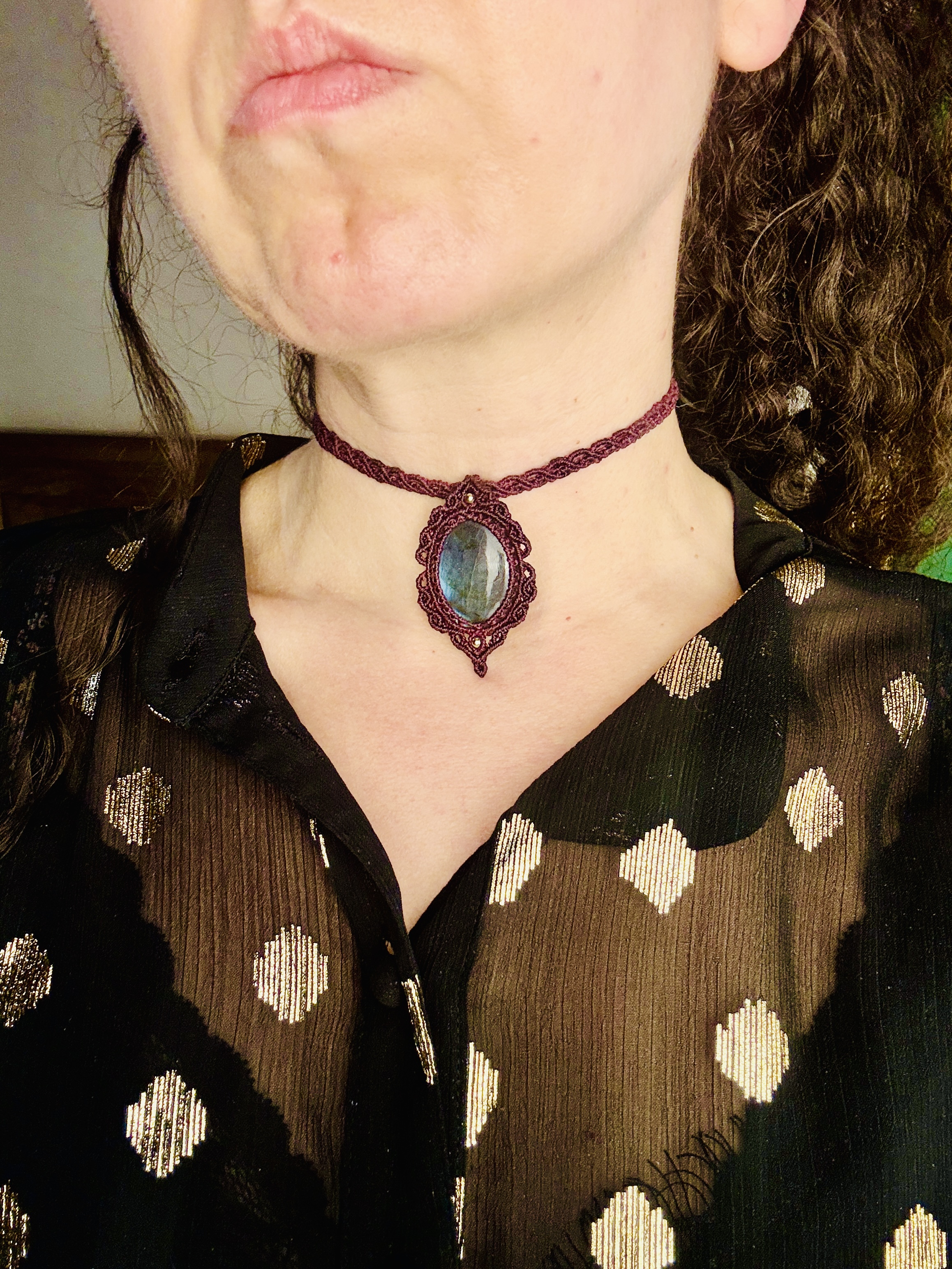 Talisman labradorite cerise noire.